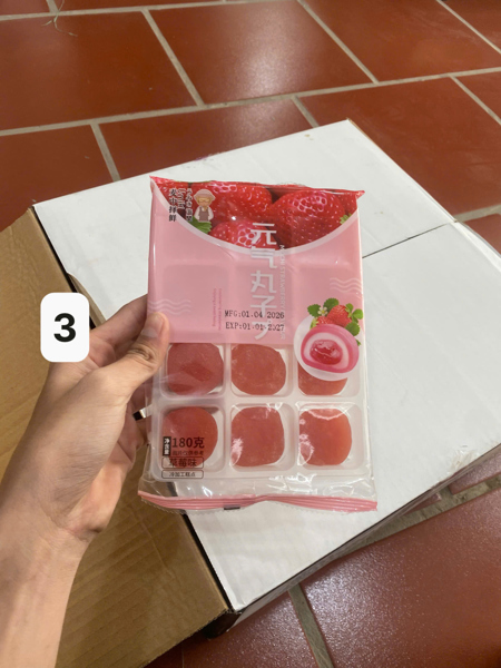 Umiki - Bánh mochi vị dâu (180 gr * 30 gói)