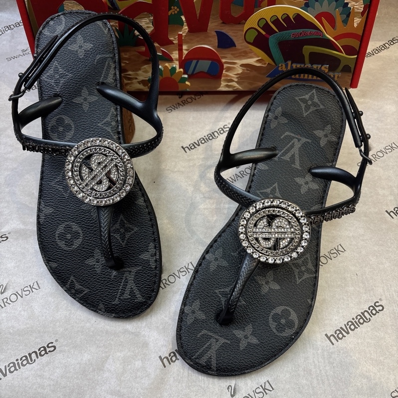 CUSTOM SANDAL LV ĐEN CHỮ T CHARM+