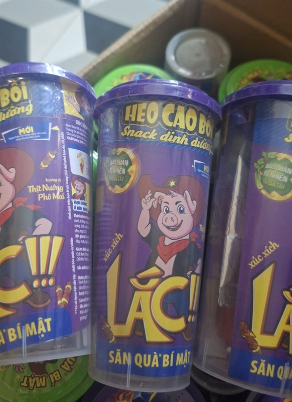 Xúc xích tiệt trùng Heo cao bồi lắc thịt nướng phô mai ( 3 cây × 13gr + 1 gói lắc 12gr)