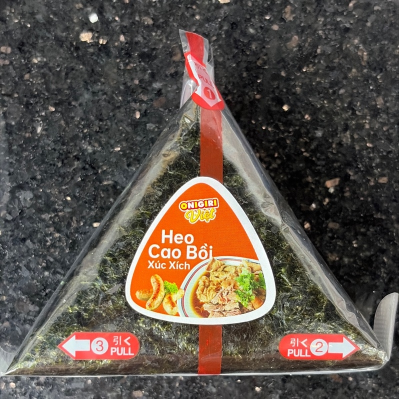 Cơm nắm Heo cao bồi xúc xích