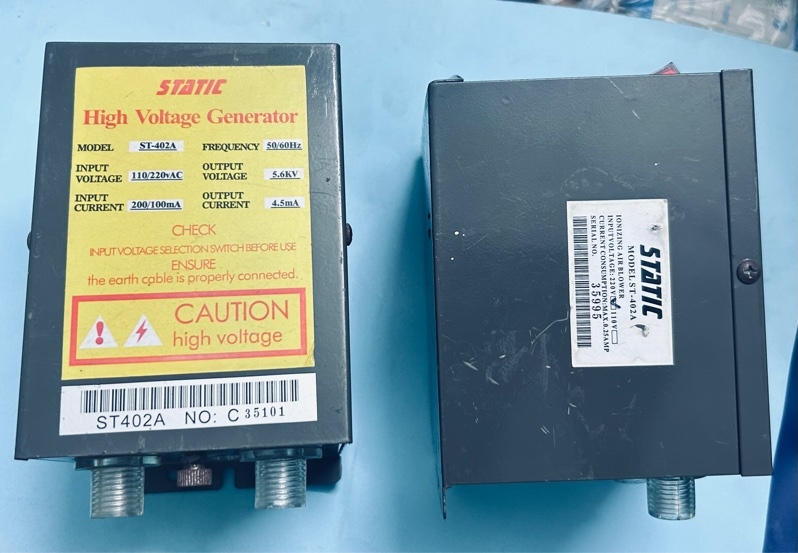 Hộp điện xử lý tĩnh điện hiệu: STATIC 6.5KV ST-402A. Input: 110V/60Hz hoặc 220V/50Hz ( 0,23A hoặc 0,12A ) Output: 5,6KV×2 (4,5mA). Nhiệt độ hoạt động: 0-50oC. Cân nặng: 2,5kg
