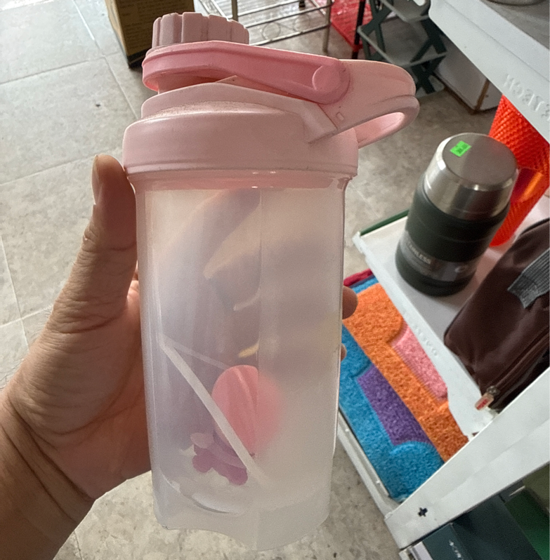 Bình nước nhựa gấu dâu