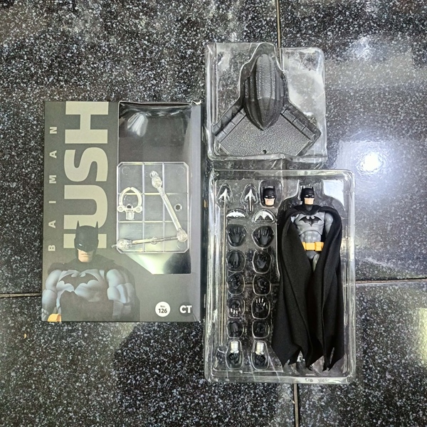 (2ND) MAFEX 126 BATMAN HUSH (BLACK) CT VER