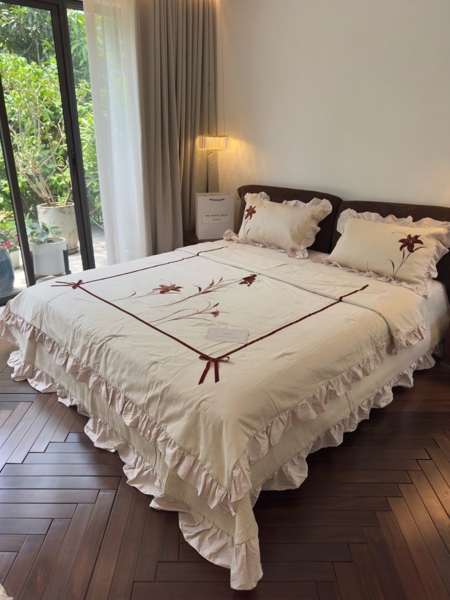 Bộ ga "Hồng ly" | 100% Cotton - Chần full, vỏ chăn 200x230 cm - Hoa ly đỏ, viền bèo, chần sọc