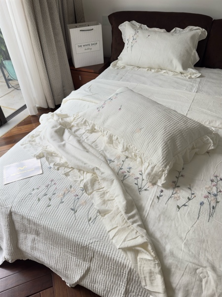 Bộ ga "Thềm hoa" | Cotton Linen Tencel - Chần full, Vỏ chăn chần - Chần sọc thêu hoa, viền bèo - YH05.1