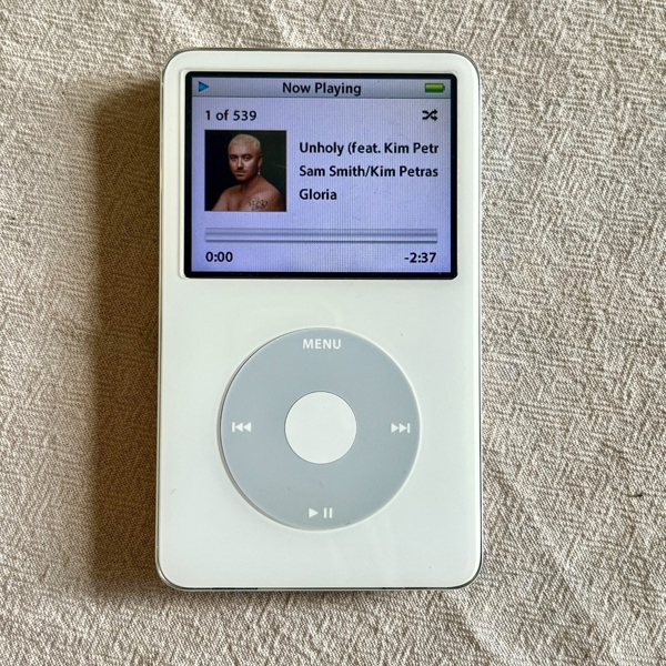 iPod Classic 5.5 White 30gb tại iPod của Tít