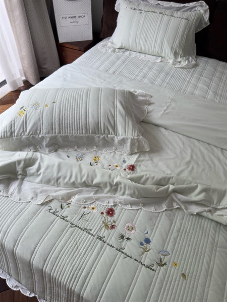 Bộ ga "Hạ phấn" | 100% sợi cellulose tái sinh - Chần full, Vỏ chăn 200x230 cm, Chần sọc thêu hoa, viền ren - YH04.02