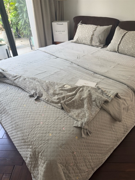 Bộ ga "Phấn mai" | Cotton Linen - Chần full, Vỏ chăn chần - Thêu hoa nhí, hoa nhí chìm, buộc nơ, chần trám - YH01.02
