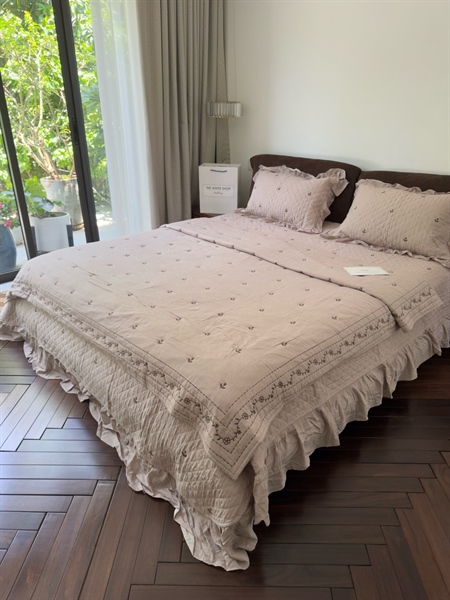 Bộ ga "Sương mai" | Cotton - Chần full, Vỏ chăn 200x230 cm, Tuylip viền bèo - HM02.2 (Vỏ đỗ)
