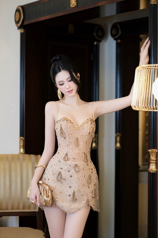 Đầm A khoen giọt nước