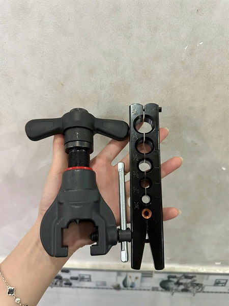 Bộ loe ống Dunnex CT-R806A, đầu vặn có Ratchet, thanh lý (thùng 10 bộ)