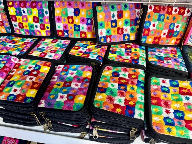 Ví bóp viền thêu hoa đặc kín - Embroidery wallet - Usd 2.8