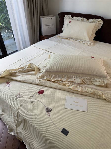 Bộ ga "Tơ hồng" | 100% Cotton - Chần full, Vỏ chăn 200x230 cm - Màu kem, chần sọc - Thêu hoa hồng, trái tim - YH13
