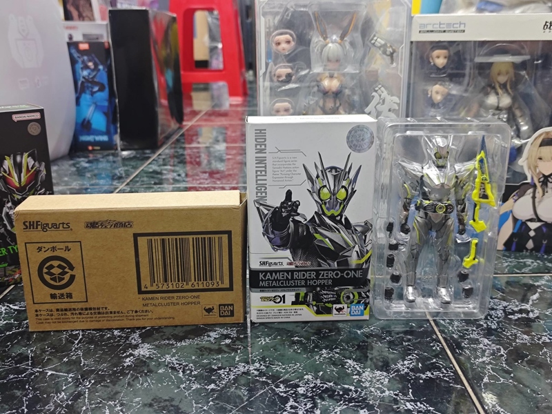 (2ND-TRẦY NHẸ PHẦN ĐẦU) SHF KAMEN RIDER ZERO ONE METAL CLUSTER HOPPER