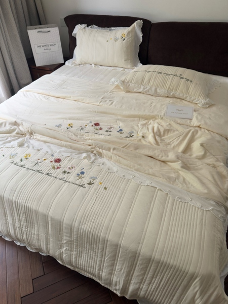 Bộ ga "Hạ phấn" | 100% sợi cellulose tái sinh - Chần full, Vỏ chăn 200x230 cm, Chần sọc thêu hoa, viền ren - YH04.01