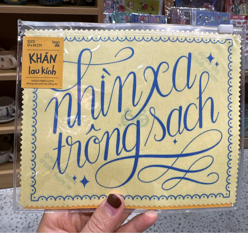 Bando. Khăn Lau Kính Vàng