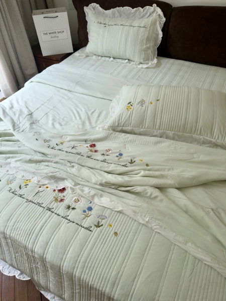 Bộ ga "Hạ phấn" | 100% sợi cellulose tái sinh - Chần full, Vỏ chăn 200x230 cm, Chần sọc thêu hoa, viền ren - YH04.02
