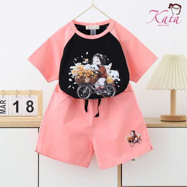 BG ÁO RL PHỐI SƯỜN ÁO IN CÔ GÁI CHẠY XE ĐẠP CHỞ GẤU TRÚC