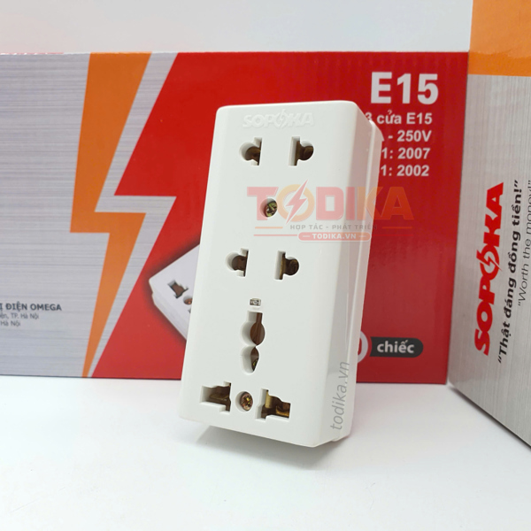Ổ cắm 3 cửa E15