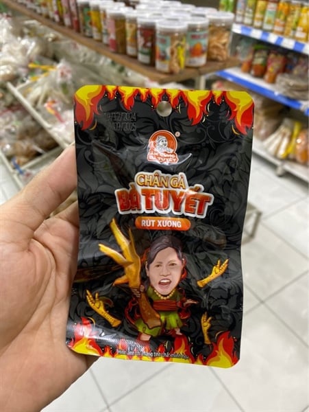 Chân gà rút xương bà Tuyết 26g (26gram* 120 gói/thùng) kèm sốt (Gói)