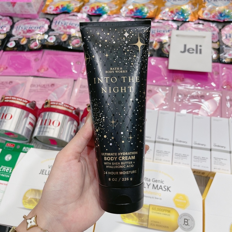 Kem Dưỡng Thể Hương Nước Hoa Into The Night By Bath & Body Works Mỹ 226g