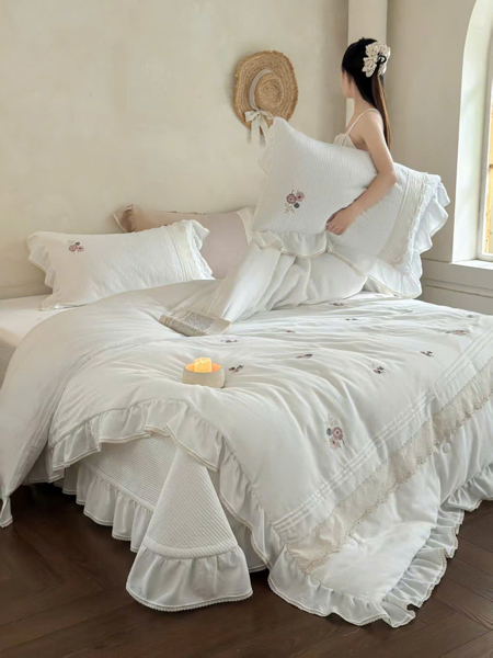 Bộ ga "Ngọc Xuân" - Chần full, Vỏ chăn chần, Ga chần sọc - Thêu hoa tím, viền bèo - YH10.3 - Màu trắng