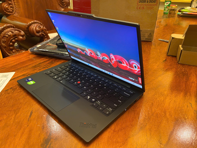 ThinkPad X1 Carbon Gen 13 / Ultra 7 268V / RAM 32GB / SSD 512 / FHD 500 Nits / From Usa