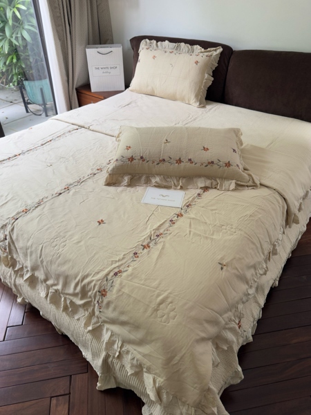 Bộ ga "Cúc tần" | Cotton mềm - Chần full - Thêu hoa dây sọc, Chần sọc, viền bèo ren - YH20.Q