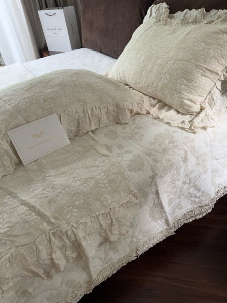 Bộ ga "Sơn trà" | Cotton Linen - Dệt hoa nổi, Viền ren thêu hoa nổi - PW01.Q - Màu be