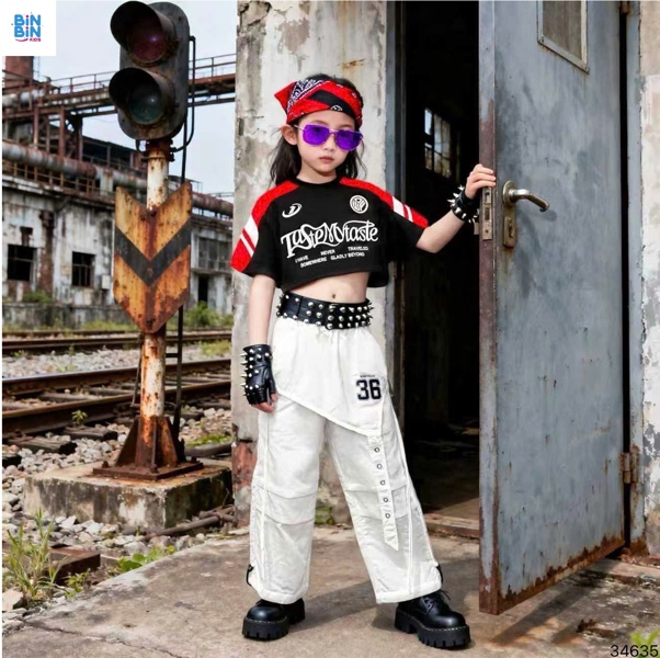 34635- Áo crop CB đen Taste