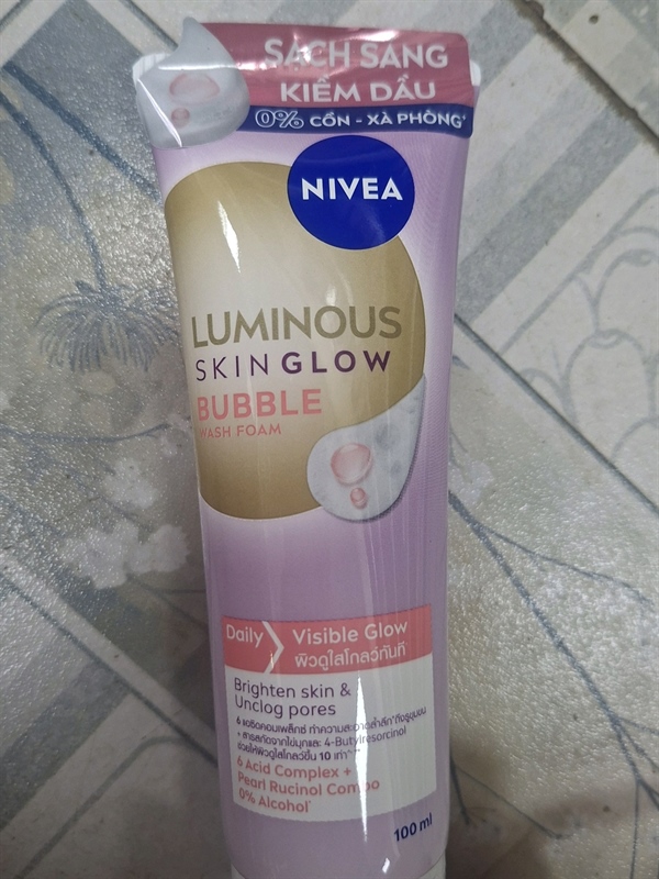 Sữa rửa mặt Nivea sạch sáng kiềm dầu 100g