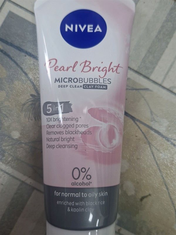 Sữa rửa mặt Nivea extra white pore minimizer mud Foam 100g