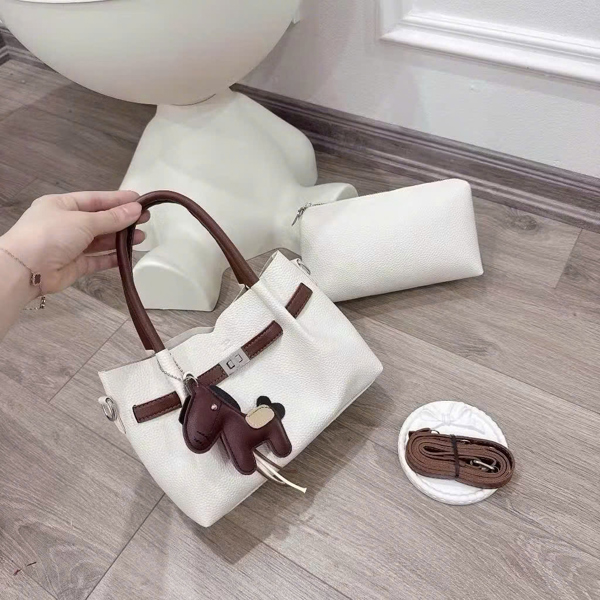 Túi xách charm ngựa 3602-28cm