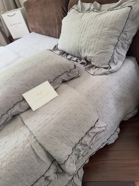 Bộ ga “Yên Lam” | Cotton Linen Pháp - Chần full, Vỏ chăn chần - Chần họa tiết nơ, viền bèo - JF01.1.Q