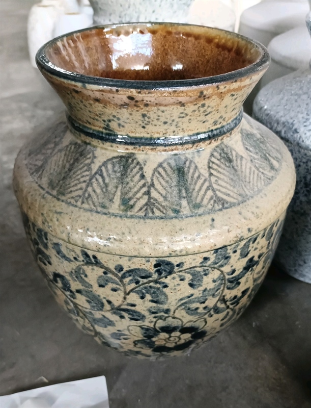BÌNH GIỎ CUA VAI VUÔNG VẼ