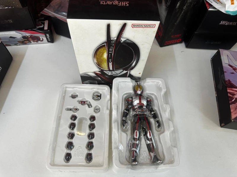 Mua bán (2ND HỘP BỊ MỐI) SHF (SKC) KAMEN RIDER FAIZ