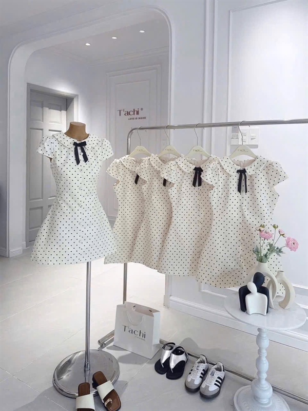 Đầm chấm bi cổ sen nơ đen KA