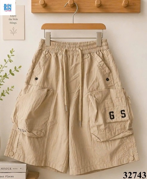 Quần short túi thêu GS