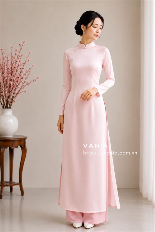 Áo dài lụa trơn truyền thống