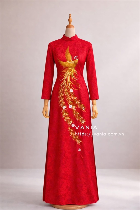 Áo dài đỏ kết phượng hoàng