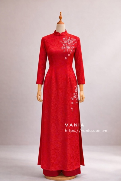 Áo dài truyền thống thêu hoa cườm đỏ