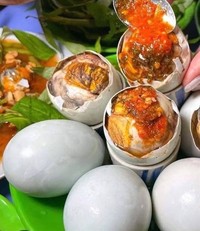 Trứng vịt lộn