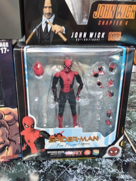 Mua bán (NEW)MAFEX SPIDER MAN FAR FROM HOME BOOTLEG