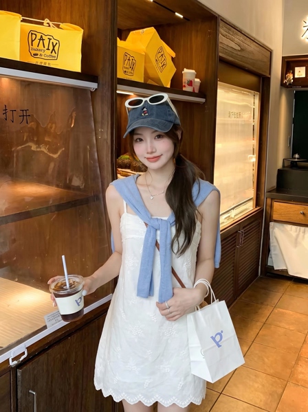 Váy nữ hai dây thô boi thêu hoa nổi