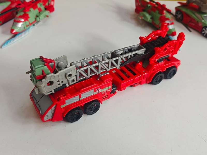 Mua bán (NOBOX)TRANSFORMERS GENERATIONS COMBINER WARS VICTORION