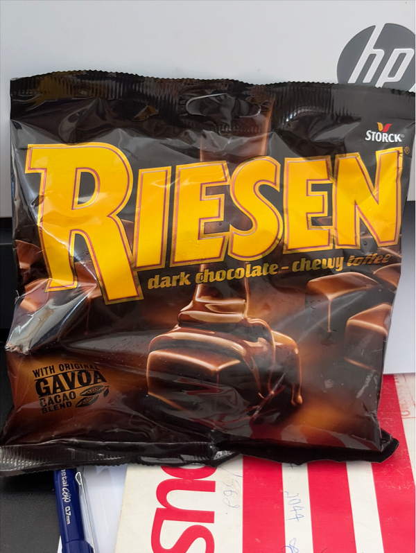 Kẹo Sô-Cô-La Đen Nhân Mềm Chewy Toffee Hiệu Riesen 150 G