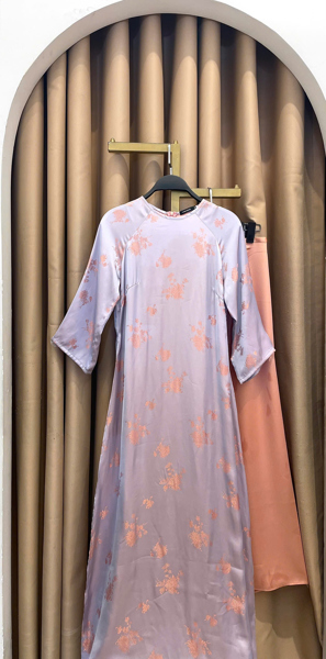 Áo dài suông cổ tròn lua hoa