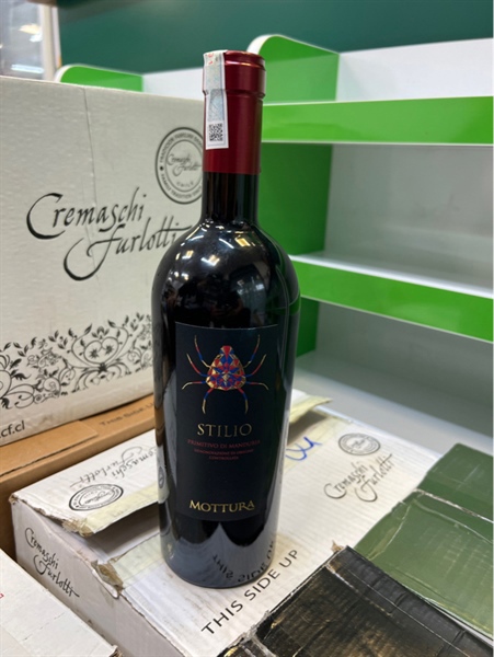Vang con nhện stilio 14,5% chai 750ml ý