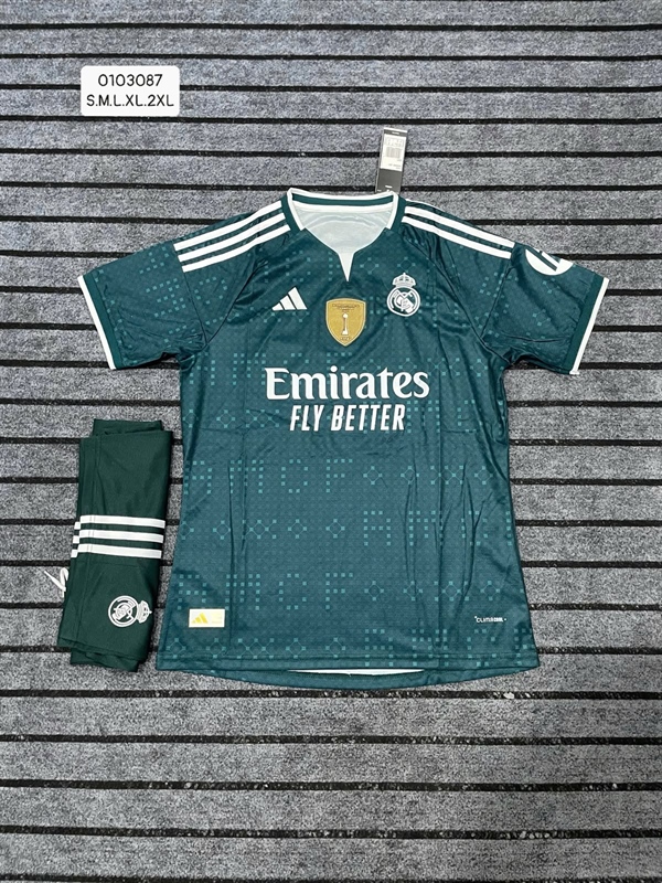 ຊຸດກິລາ REAL MADRID