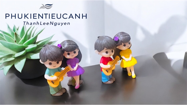 Cặp đôi chơi đàn 2.9x5.1cm